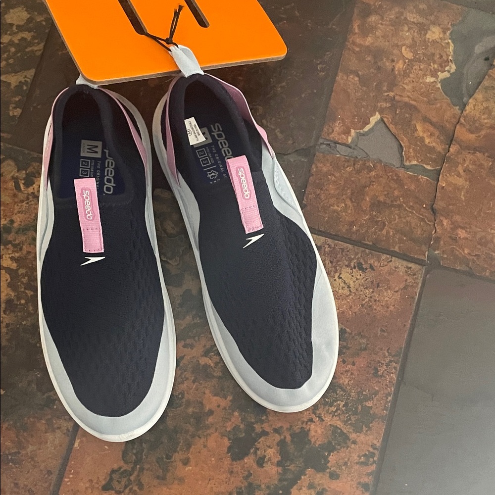 Speedo Girls  Black and Pink Athletic Water shoes